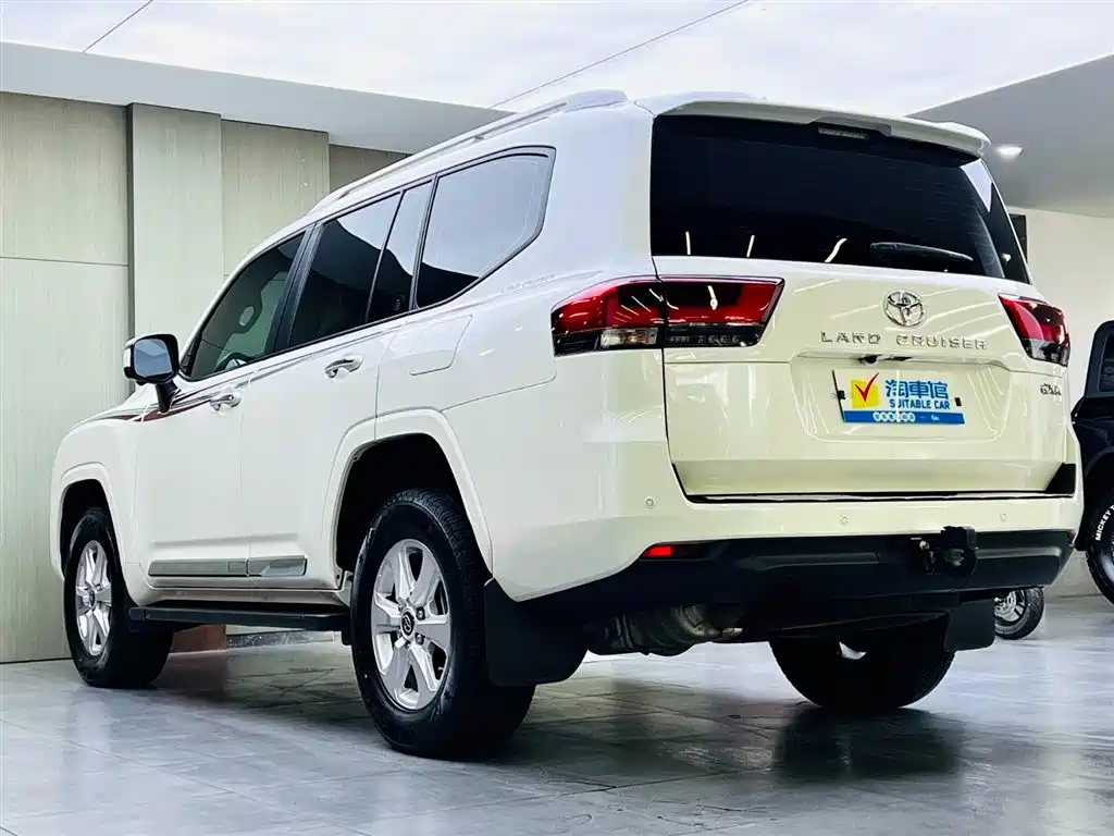 Toyota Land Cruiser (Imported) 2025 Model 4.0L Automatic 2025 - thumbnail 6
