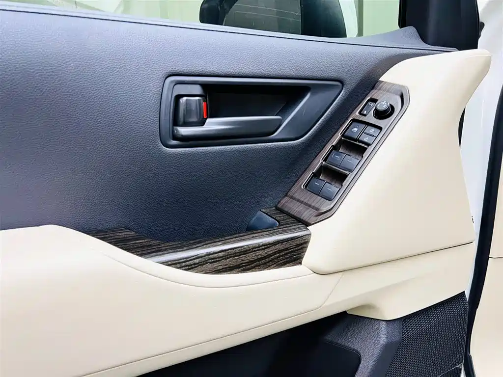 Toyota Land Cruiser (Imported) 2025 Model 4.0L Automatic 2025 - thumbnail 11