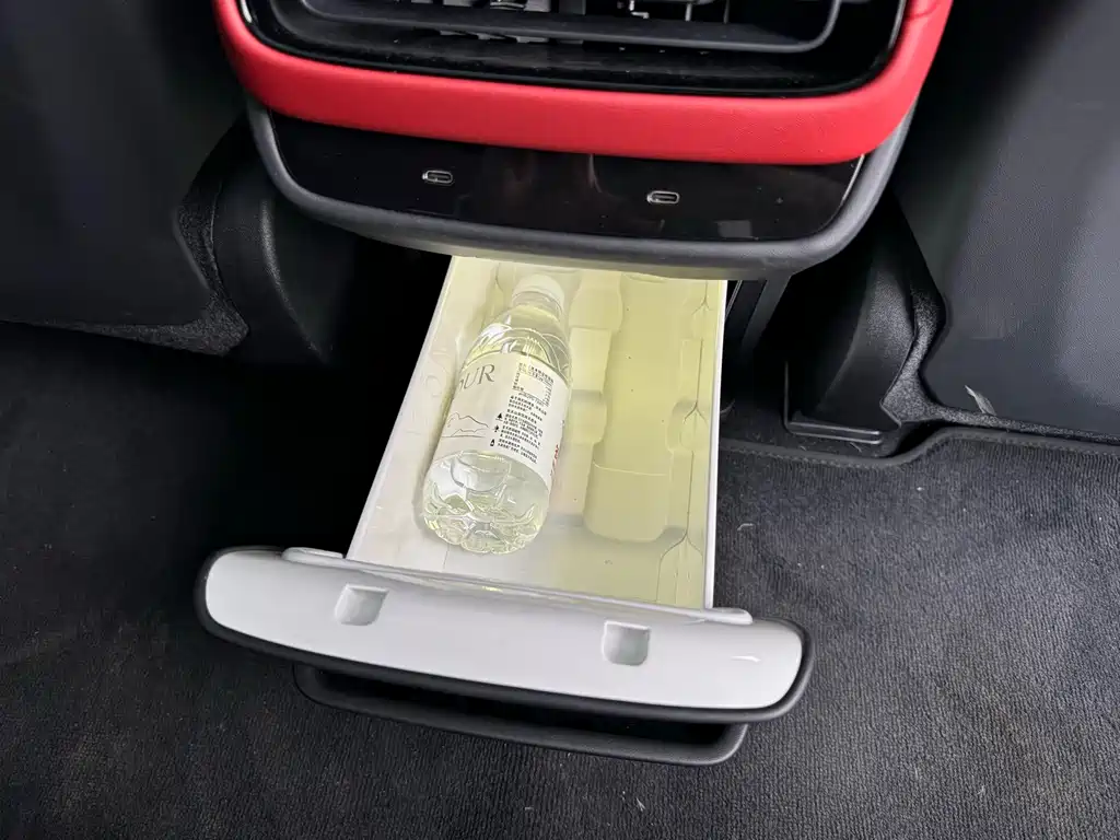 Xiaomi Auto Xiaomi SU7 2024 AWD Ultra-Long Range High-End Intelligent Driving Max Edition 2024 - thumbnail 8