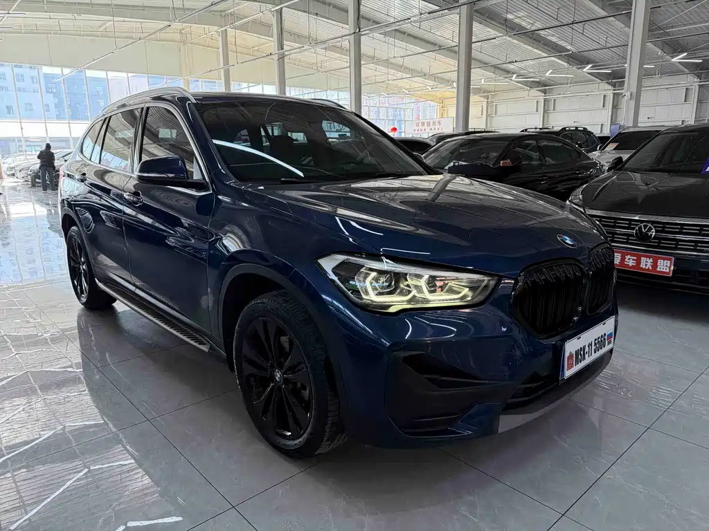 BMW BMW X1 2022 sDrive20Li Fashion Edition 2022 - thumbnail 3