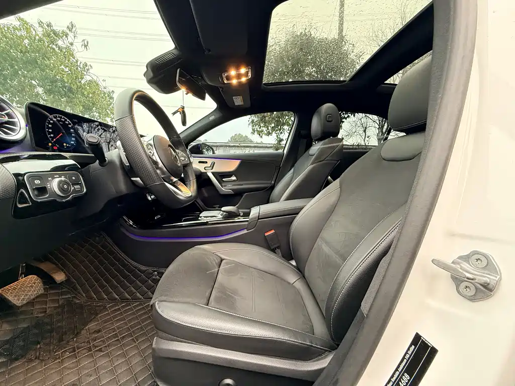 Mercedes-Benz Mercedes-Benz A-Class 2020 Facelift A 220 L 4MATIC Sport Sedan 2021 - thumbnail 4