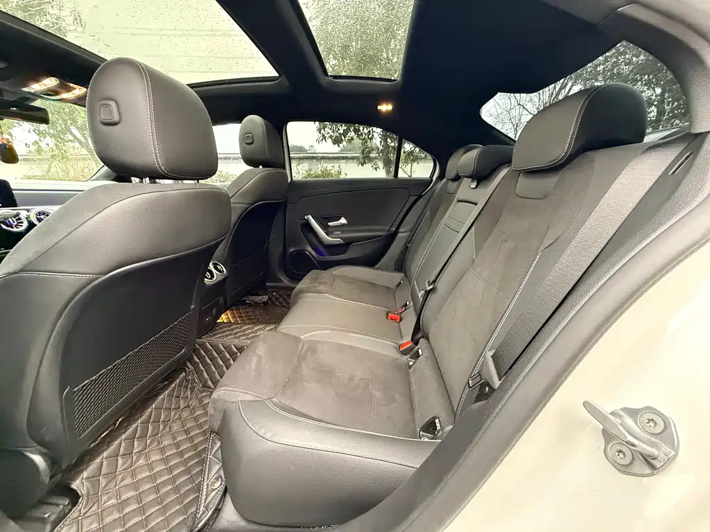 Mercedes-Benz Mercedes-Benz A-Class 2020 Facelift A 220 L 4MATIC Sport Sedan 2021 - thumbnail 6