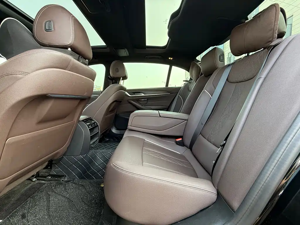BMW BMW 5 Series 2022 Model Year Facelift 530Li Leading Type M Sport Package 2023 - thumbnail 6