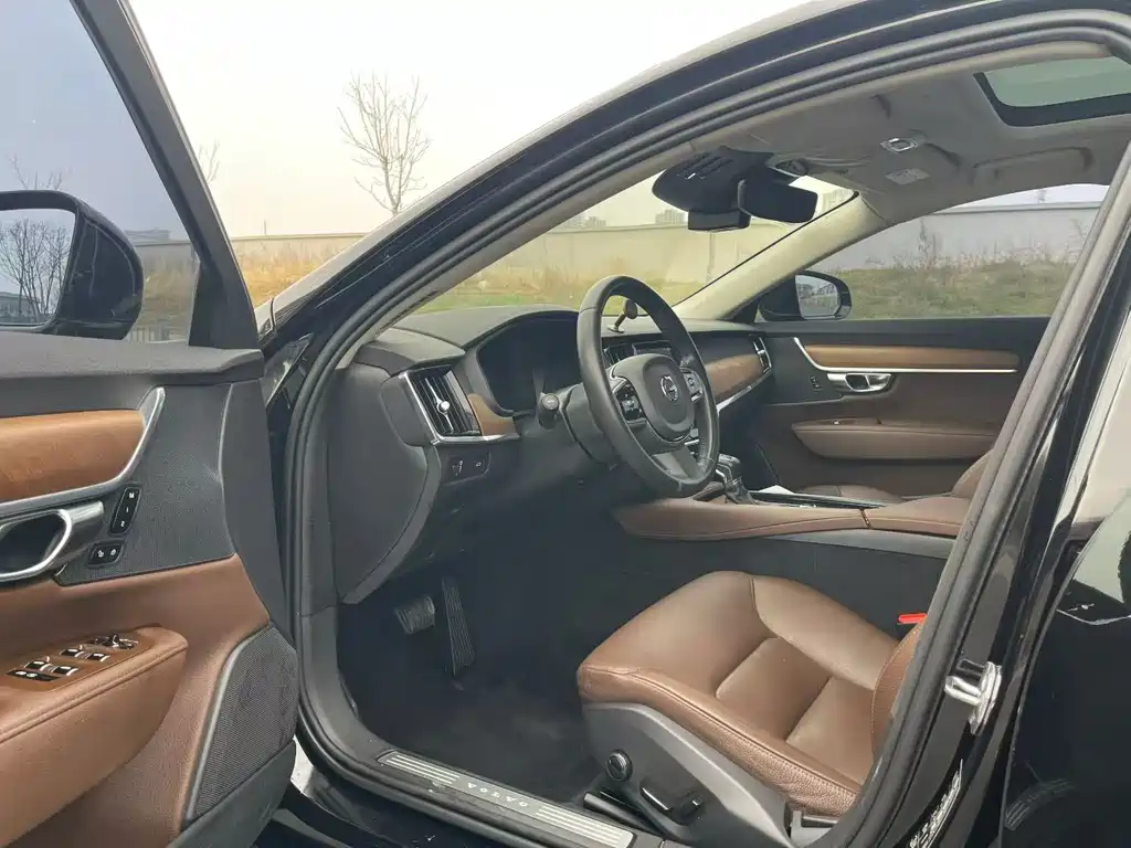 Volvo Volvo S90 2020 T5 Momentum Luxury Edition 2019 - thumbnail 4