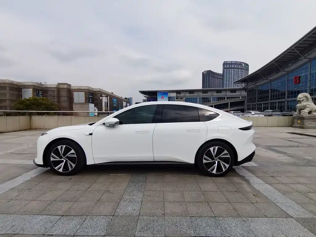 NIO NIO ET5 2022 75kWh 2023 - thumbnail 4