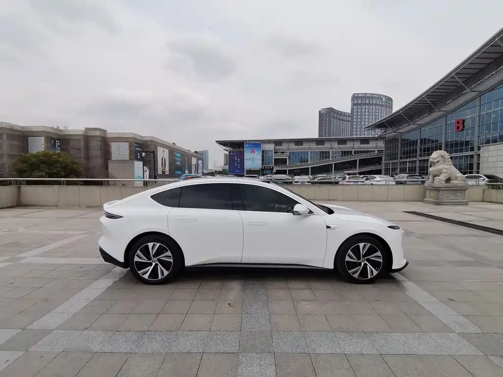 NIO NIO ET5 2022 75kWh 2023 - thumbnail 8
