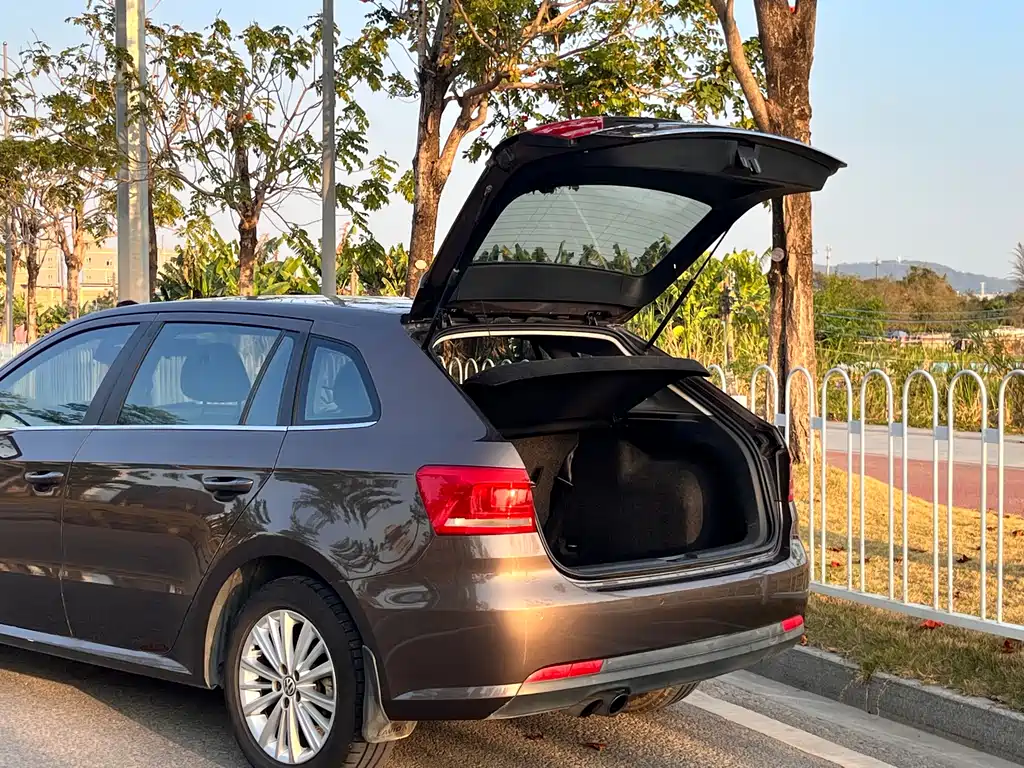 Volkswagen Lavida 2013 1.4TSI Manual Comfort 2014 - thumbnail 4