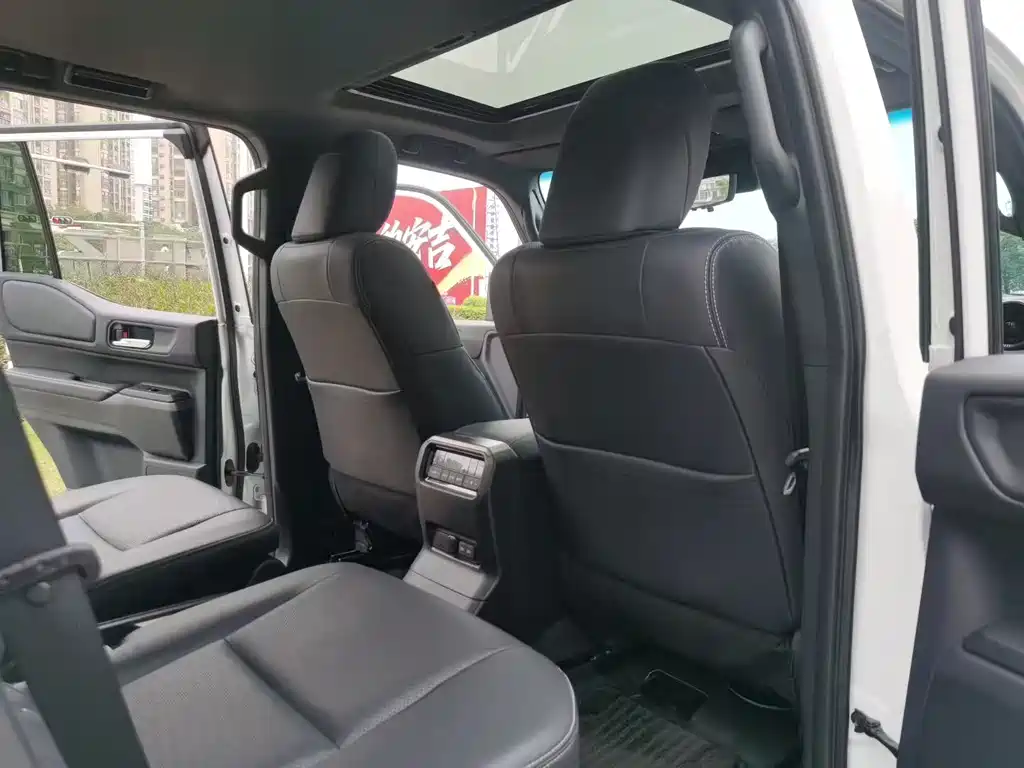 Toyota Prado 2025 2.4T Wild WX 6-seater 2025 - thumbnail 6