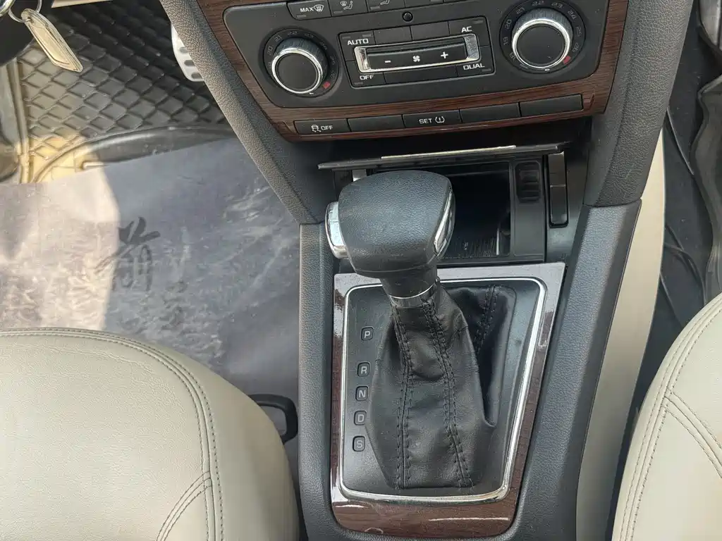 Skoda Škoda Octavia 2013 1.8TSI DSG Elegant Edition 2013 - thumbnail 27