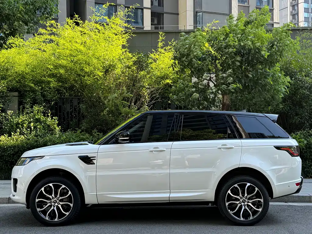Land Rover Range Rover Sport 2022 3.0 L6 Black Badge 2022 - thumbnail 3