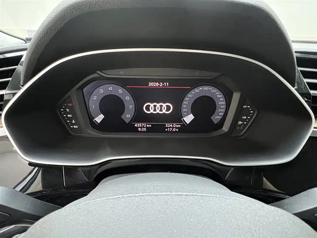 Audi Audi Q3 2021 35 TFSI Fashion Elegant Model 2021 - thumbnail 9