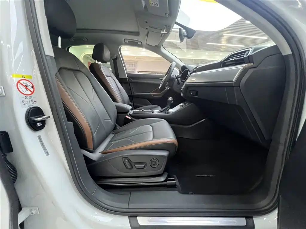 Audi Audi Q3 2021 35 TFSI Fashion Elegant Model 2021 - thumbnail 14