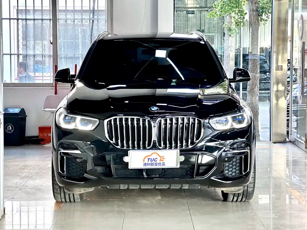 BMW BMW X5 xDrive 40Li M Sport Package 2022 Model Year 2023 - thumbnail 2