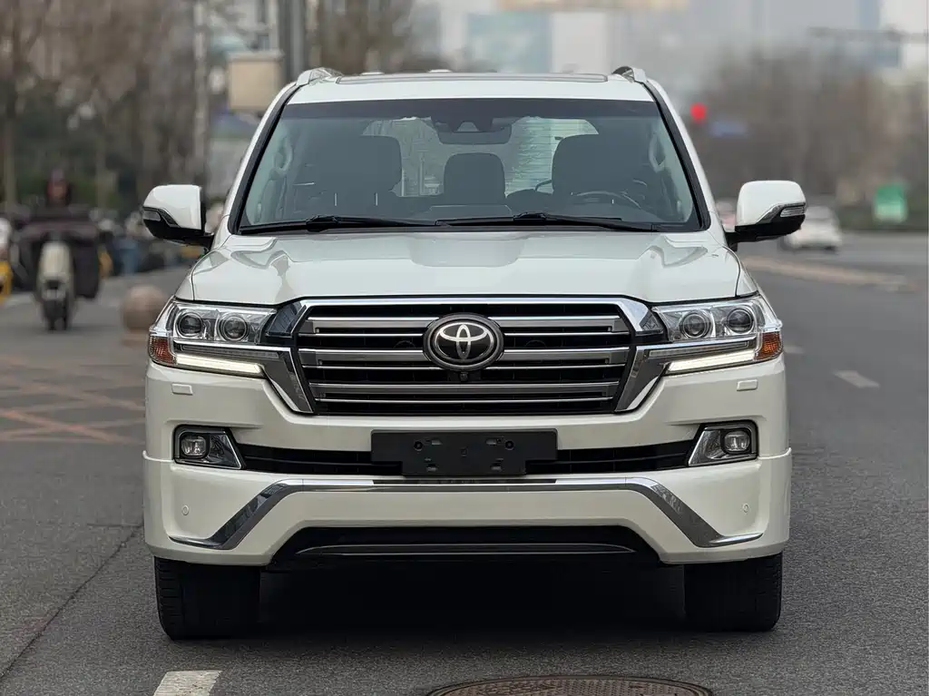 Toyota Land Cruiser (Imported) 2017 Model 5.7L Middle East Version 2017 - thumbnail 2