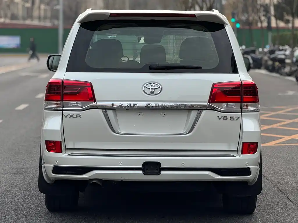 Toyota Land Cruiser (Imported) 2017 Model 5.7L Middle East Version 2017 - thumbnail 5