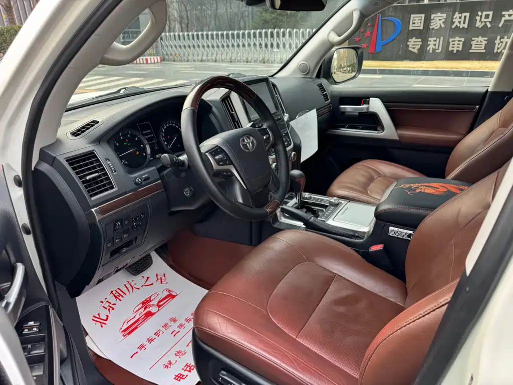 Toyota Land Cruiser (Imported) 2017 Model 5.7L Middle East Version 2017 - thumbnail 7