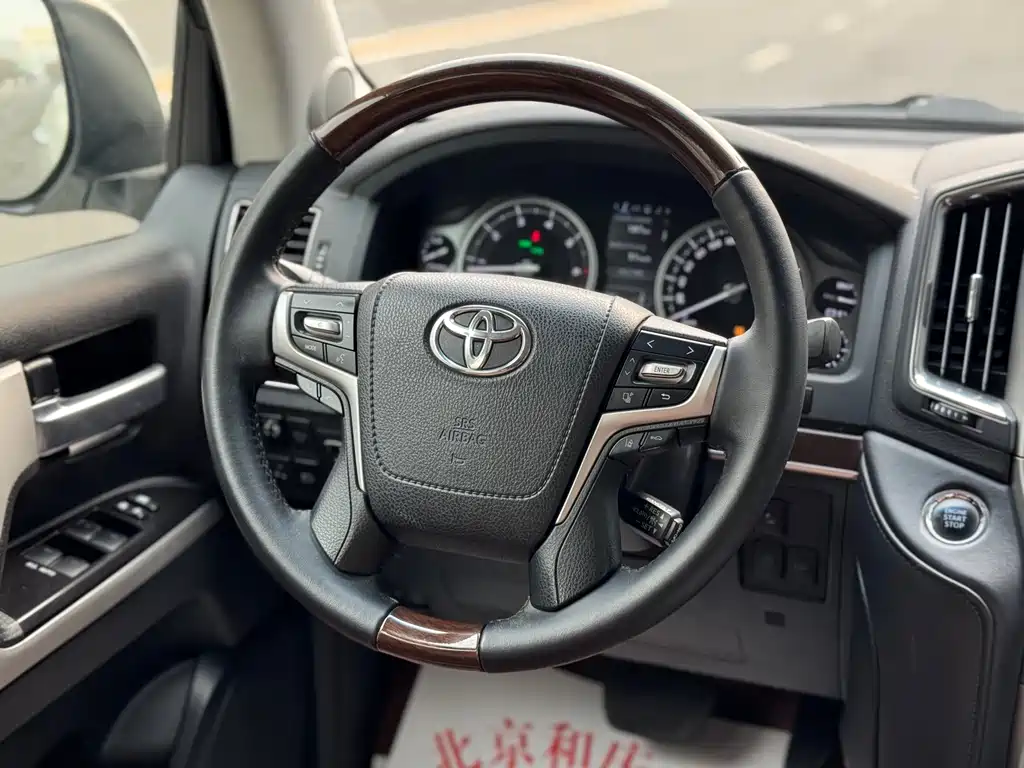 Toyota Land Cruiser (Imported) 2017 Model 5.7L Middle East Version 2017 - thumbnail 12
