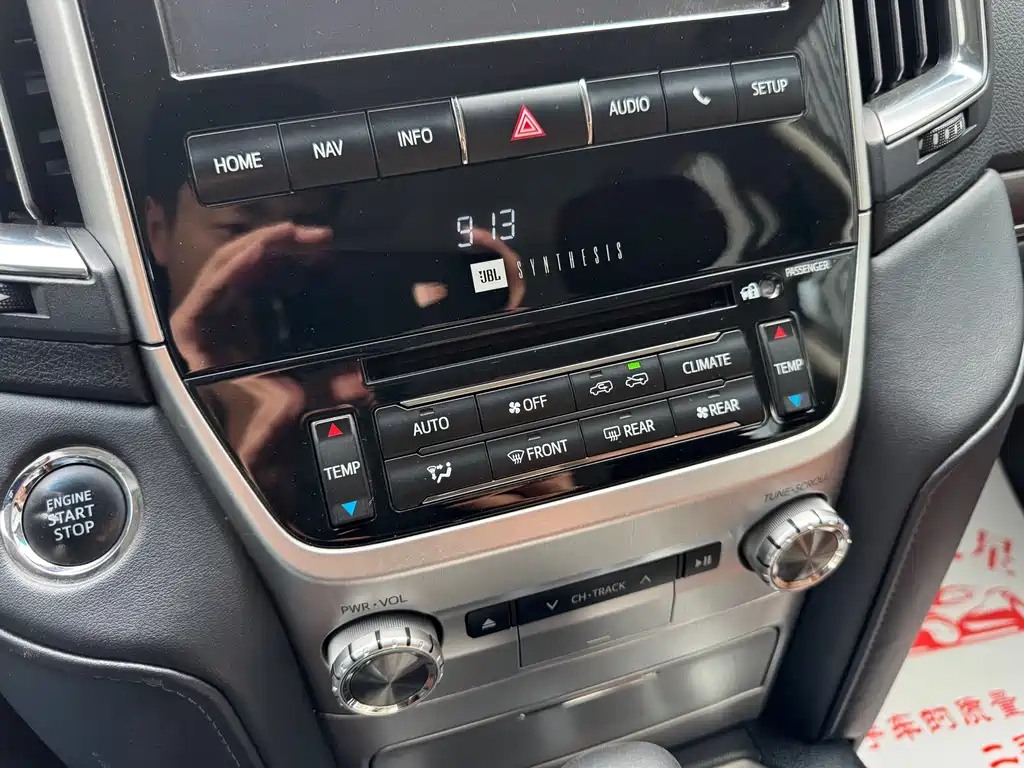 Toyota Land Cruiser (Imported) 2017 Model 5.7L Middle East Version 2017 - thumbnail 16