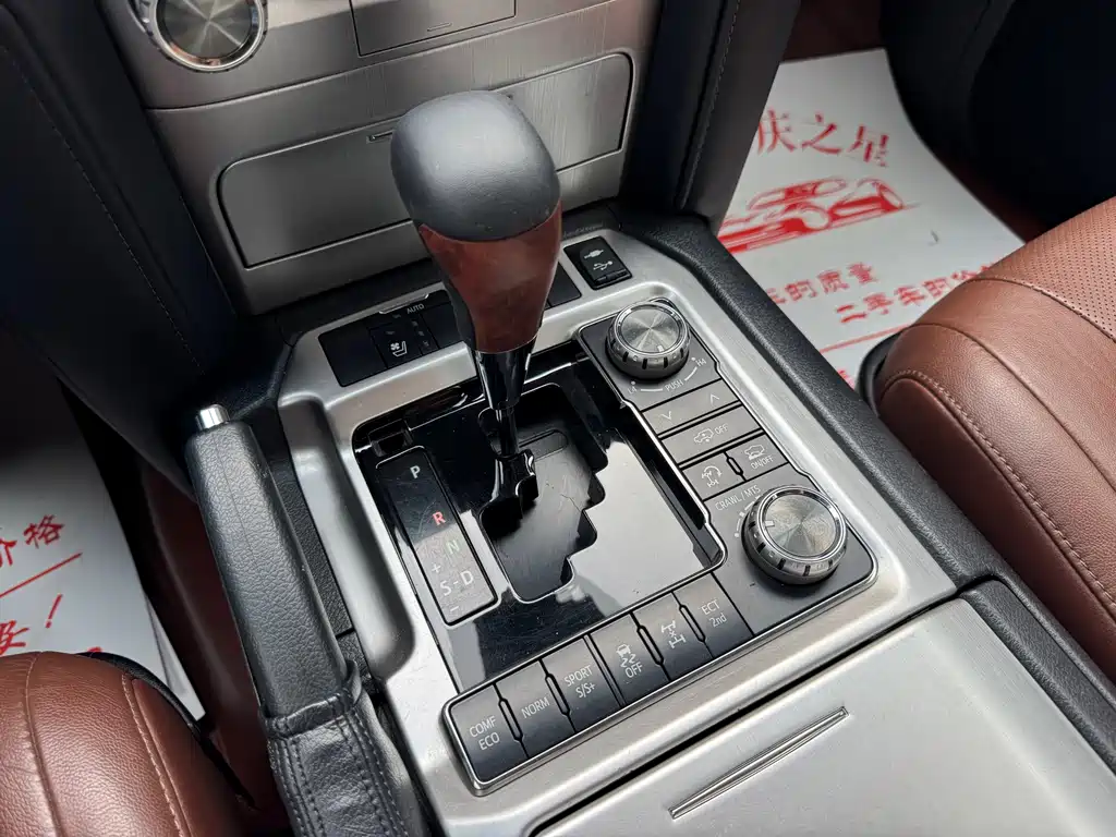 Toyota Land Cruiser (Imported) 2017 Model 5.7L Middle East Version 2017 - thumbnail 17