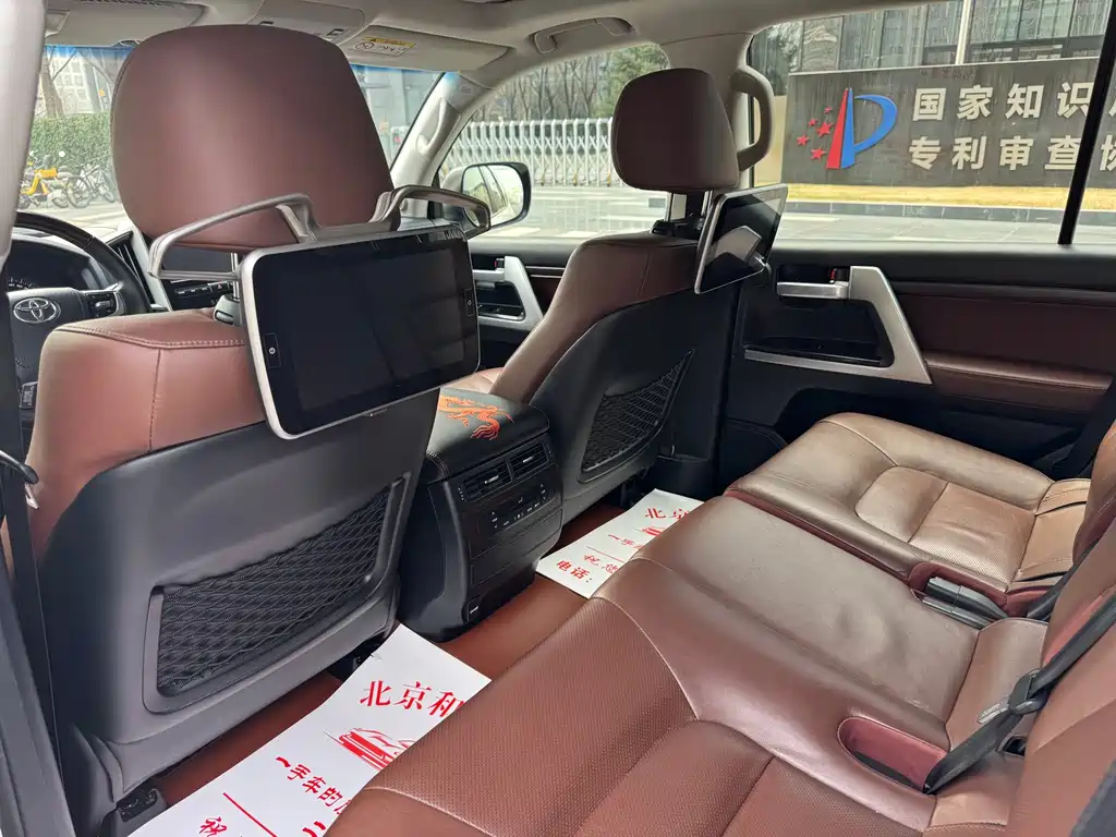 Toyota Land Cruiser (Imported) 2017 Model 5.7L Middle East Version 2017 - thumbnail 20