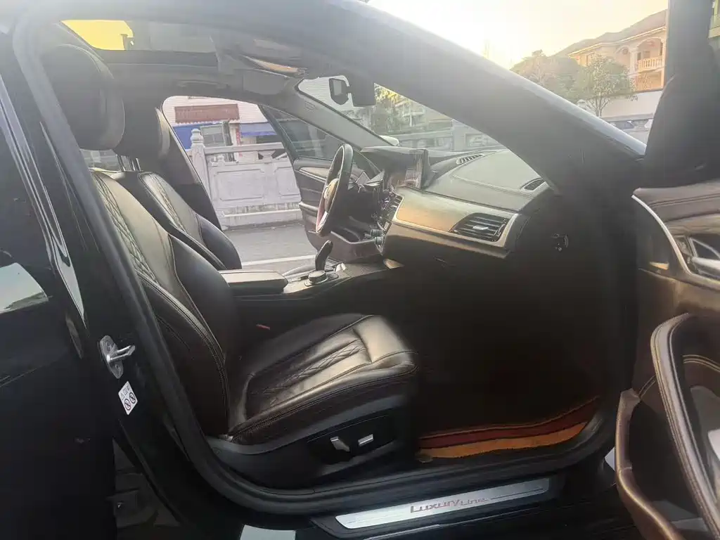 BMW BMW 5 Series Hybrid 2020 530Le Luxury Package 2019 - thumbnail 8