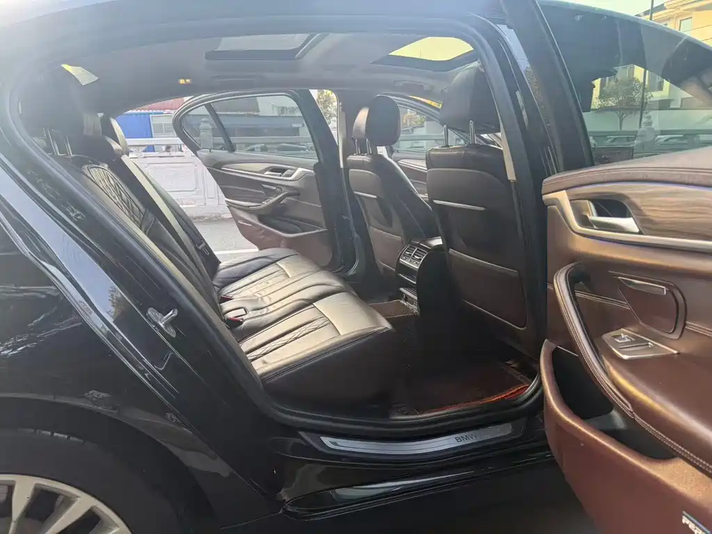 BMW BMW 5 Series Hybrid 2020 530Le Luxury Package 2019 - thumbnail 9