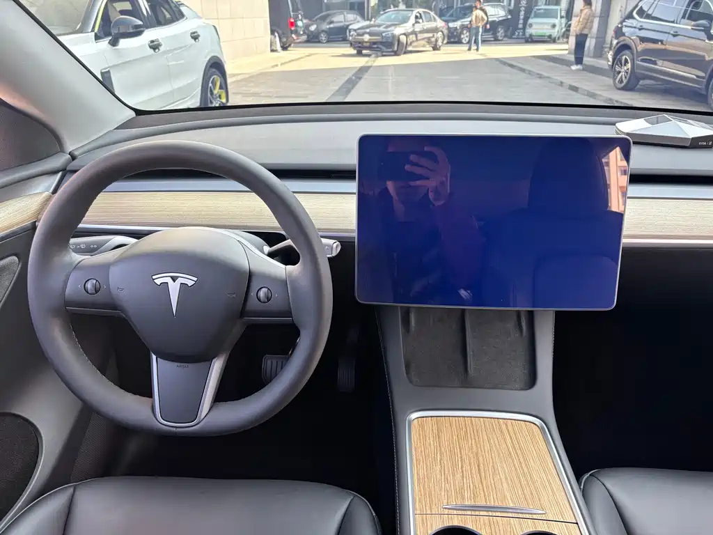 Tesla Model Y 2022 Rear-Wheel Drive Version 2023 - thumbnail 15