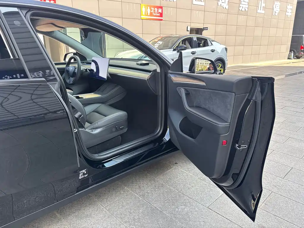 Tesla Model Y 2022 Rear-Wheel Drive Version 2023 - thumbnail 19