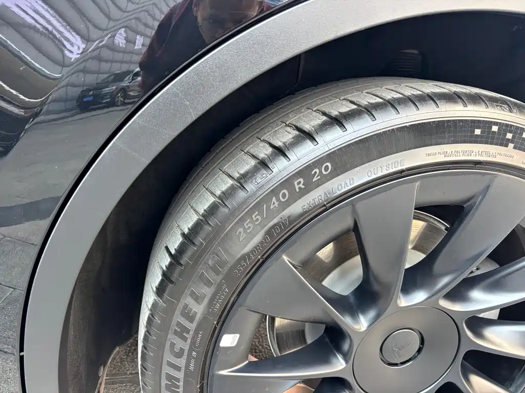 Tesla Model Y 2022 Rear-Wheel Drive Version 2023 - thumbnail 22