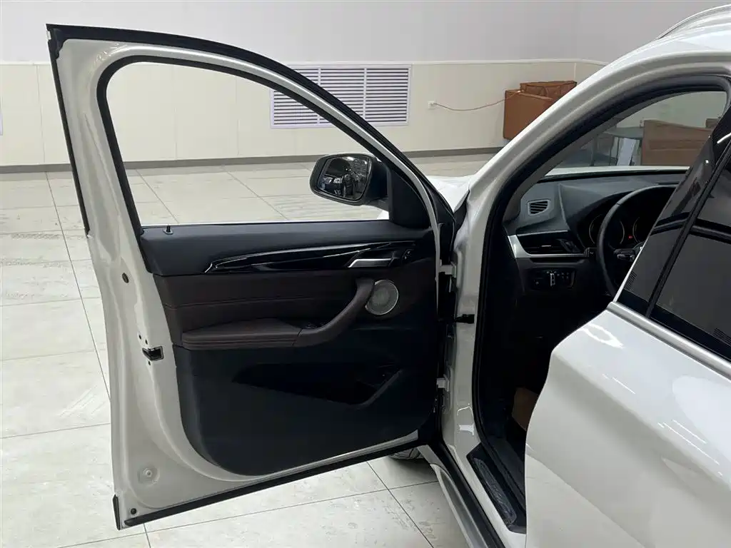 BMW BMW X1 2022 sDrive20Li Premium Model 2022 - thumbnail 11