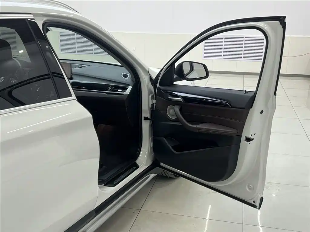 BMW BMW X1 2022 sDrive20Li Premium Model 2022 - thumbnail 15