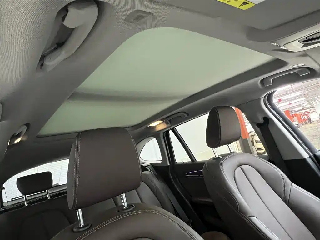 BMW BMW X1 2022 sDrive20Li Premium Model 2022 - thumbnail 16