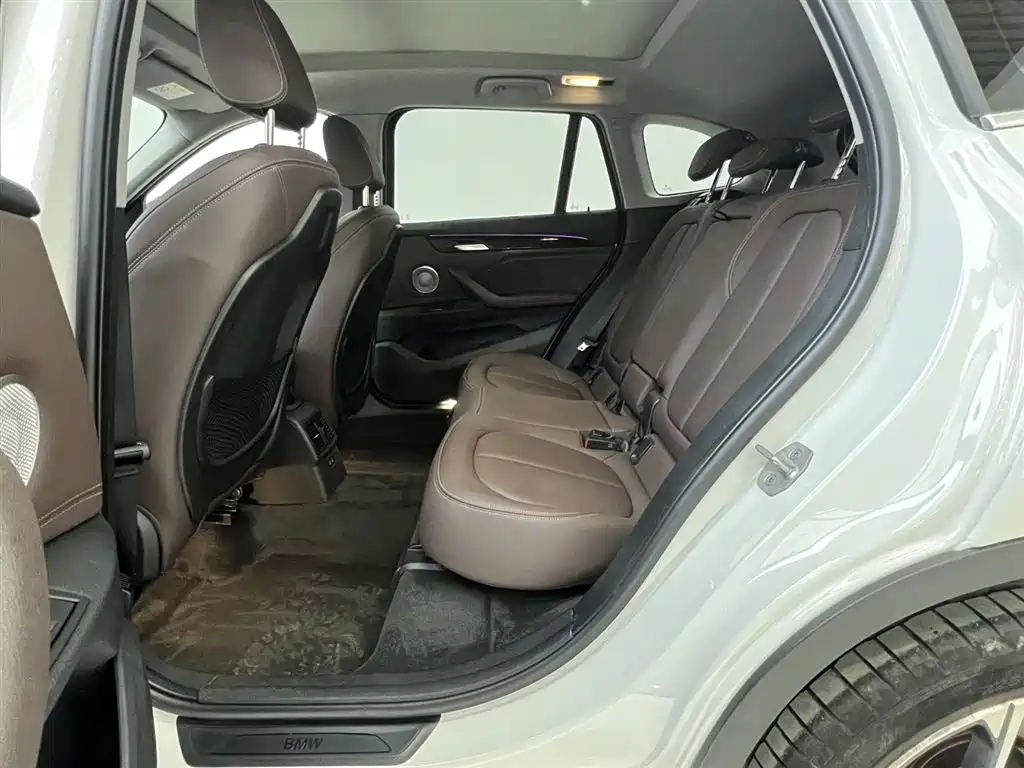 BMW BMW X1 2022 sDrive20Li Premium Model 2022 - thumbnail 19