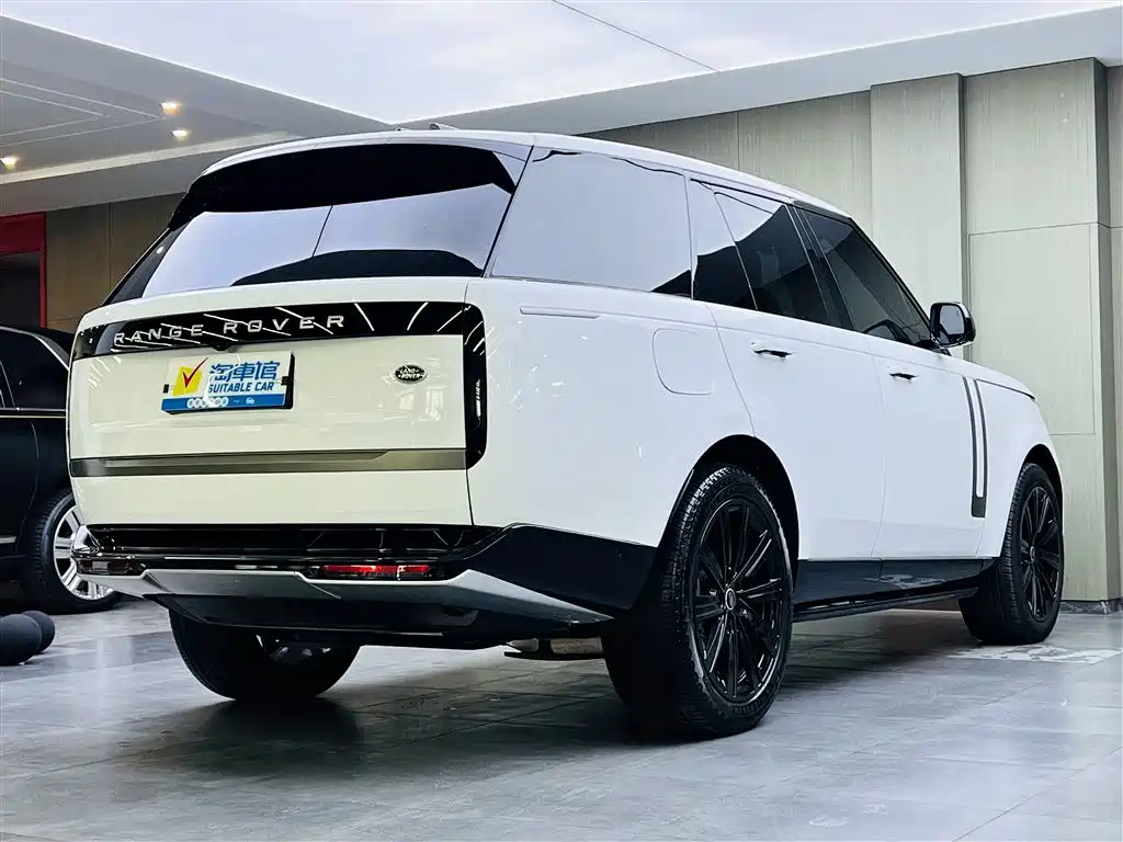 Land Rover Range Rover 2023 3.0 L6 360PS Vogue Edition 2023 - thumbnail 4