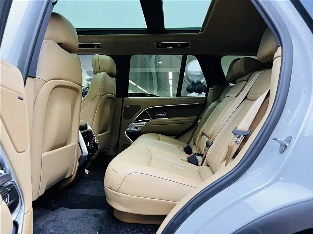 Land Rover Range Rover 2023 3.0 L6 360PS Vogue Edition 2023 - thumbnail 15