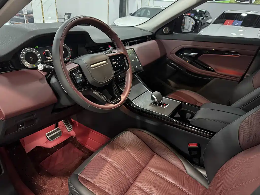 Land Rover Range Rover Evoque 2024 Range Rover Evoque L HSE Aurora Limited Edition 2024 - thumbnail 4