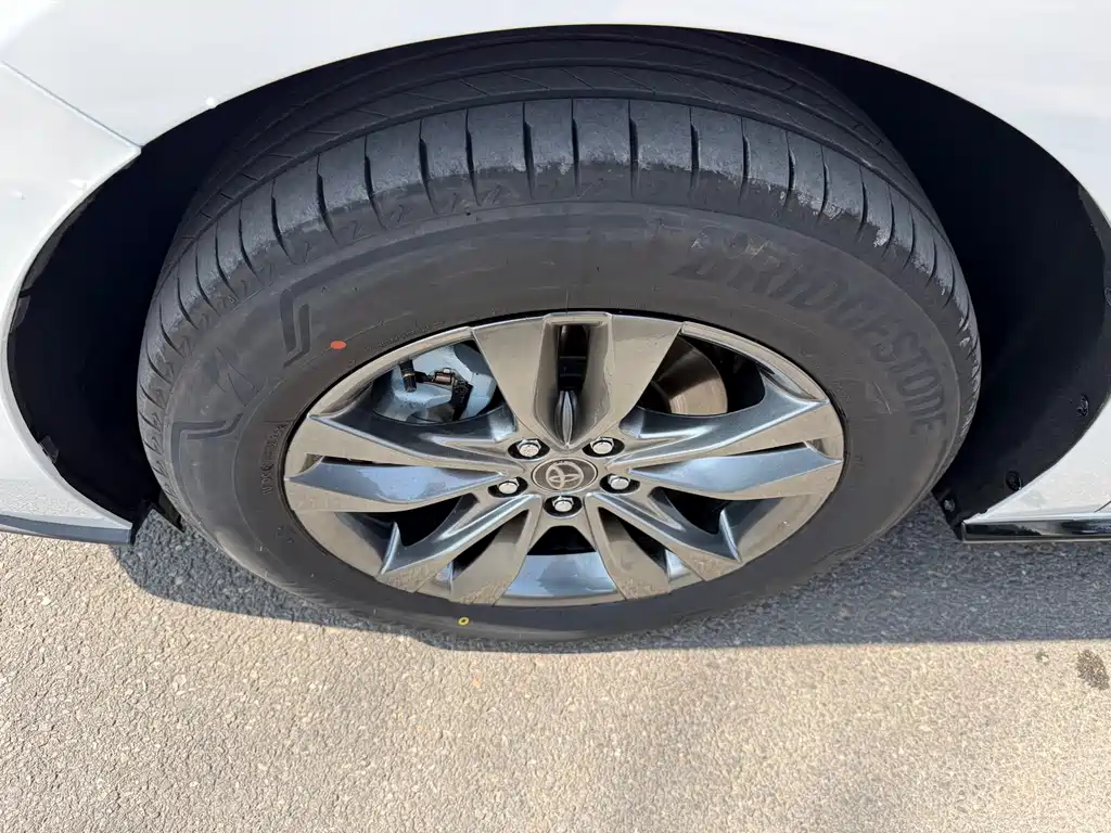Toyota Toyota Sienna 2026 2.5L Hybrid AWD Premium Edition 2026 - thumbnail 4