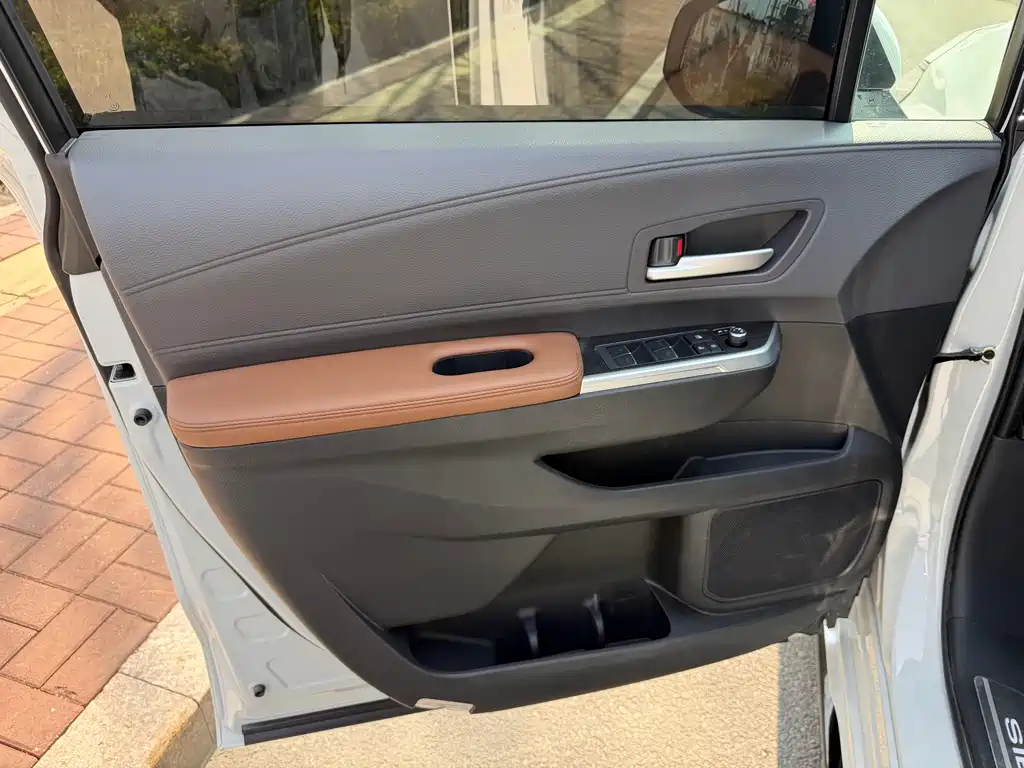 Toyota Toyota Sienna 2026 2.5L Hybrid AWD Premium Edition 2026 - thumbnail 6