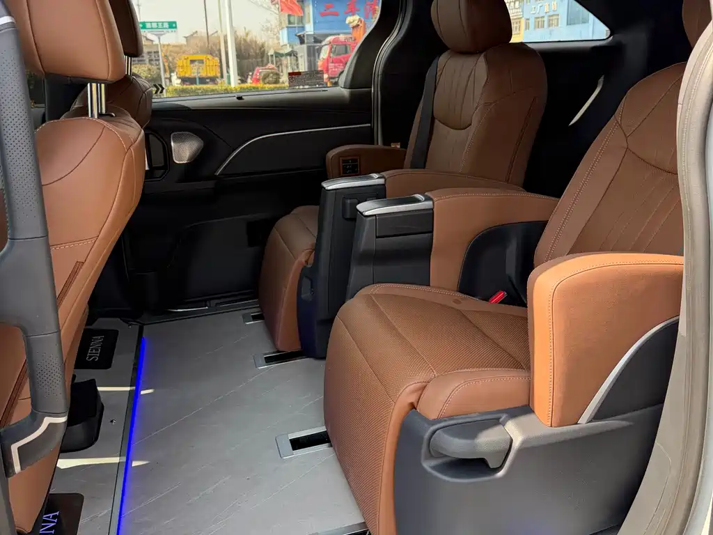 Toyota Toyota Sienna 2026 2.5L Hybrid AWD Premium Edition 2026 - thumbnail 8