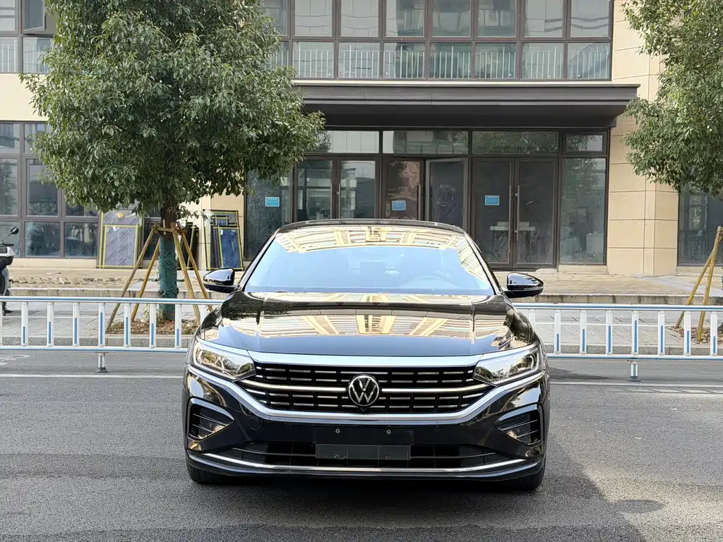 Volkswagen Volkswagen Passat 2022 380TSI Flagship Edition 2022 - thumbnail 2