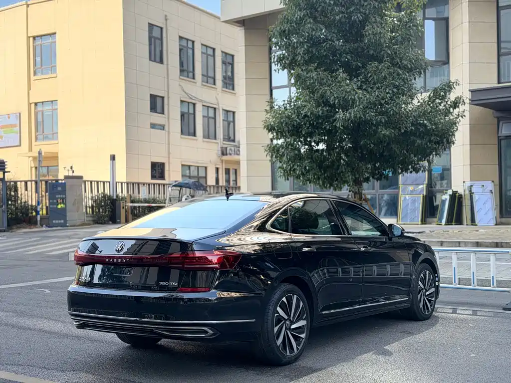 Volkswagen Volkswagen Passat 2022 380TSI Flagship Edition 2022 - thumbnail 4