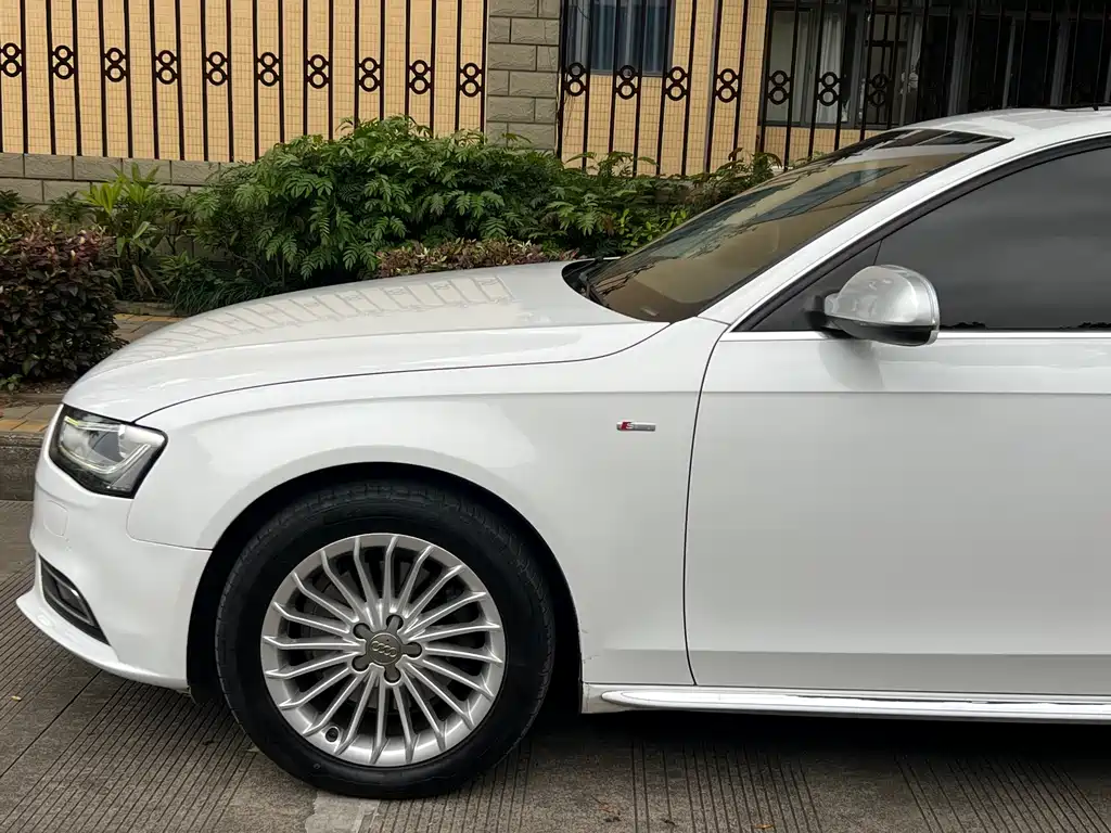 Audi Audi A4L 2015 30 TFSI Automatic Comfort Edition 2016 - thumbnail 4