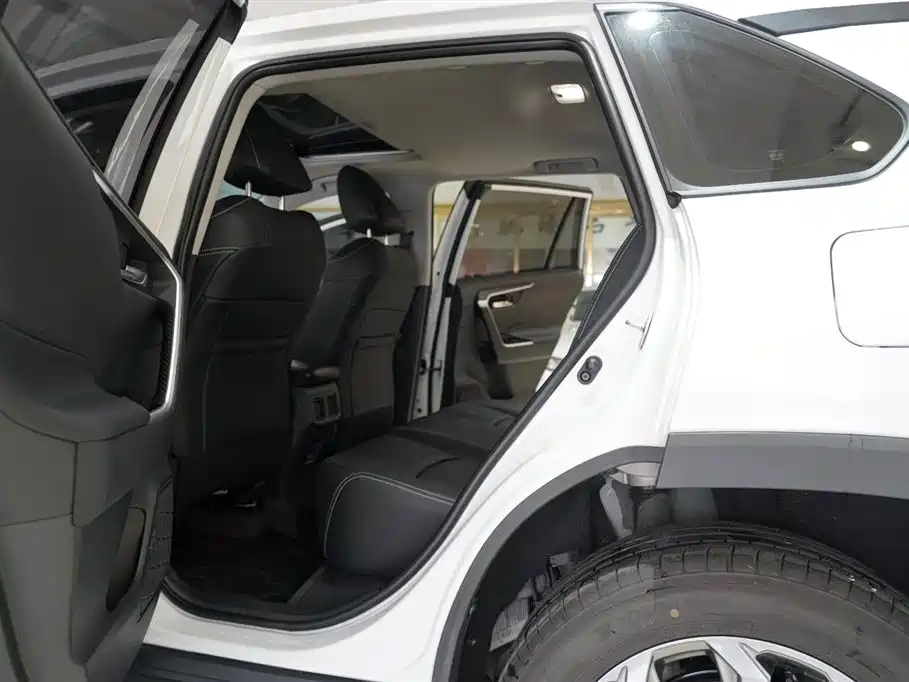 Toyota RAV4 2024 2.0L CVT 2WD Fashion Edition 2025 - thumbnail 6