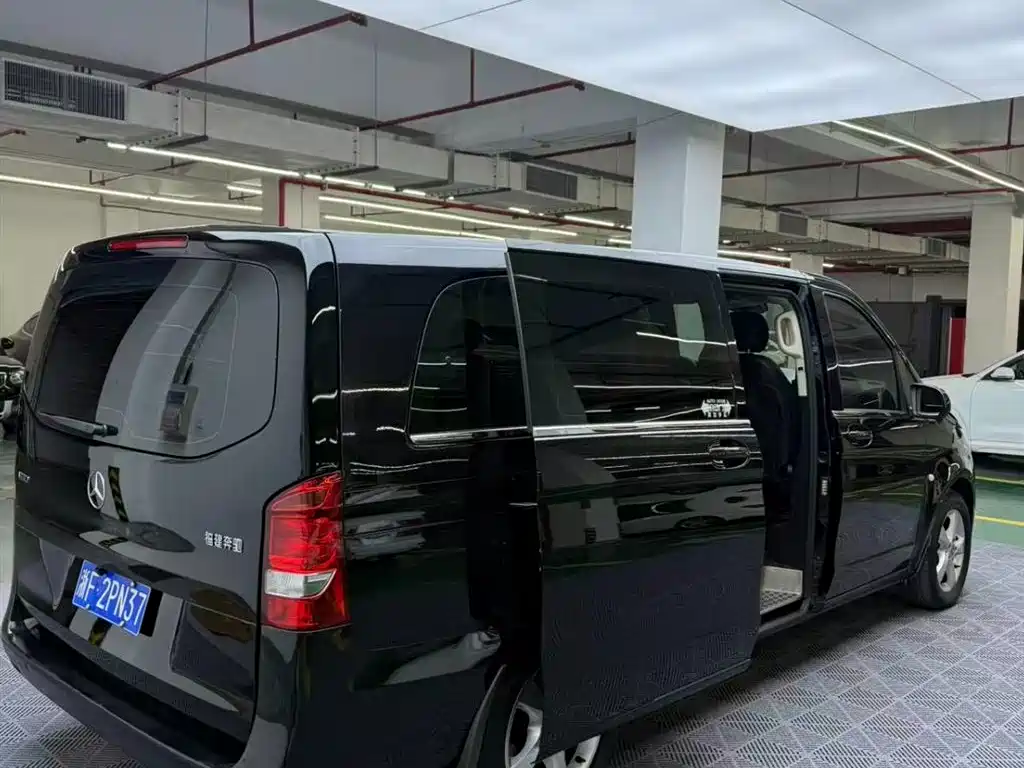 Mercedes-Benz Vito 2020 2.0T Elite 7-seater 2021 - thumbnail 4