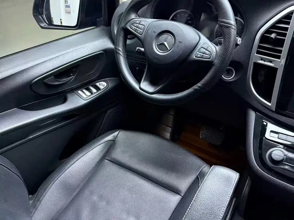 Mercedes-Benz Vito 2020 2.0T Elite 7-seater 2021 - thumbnail 6