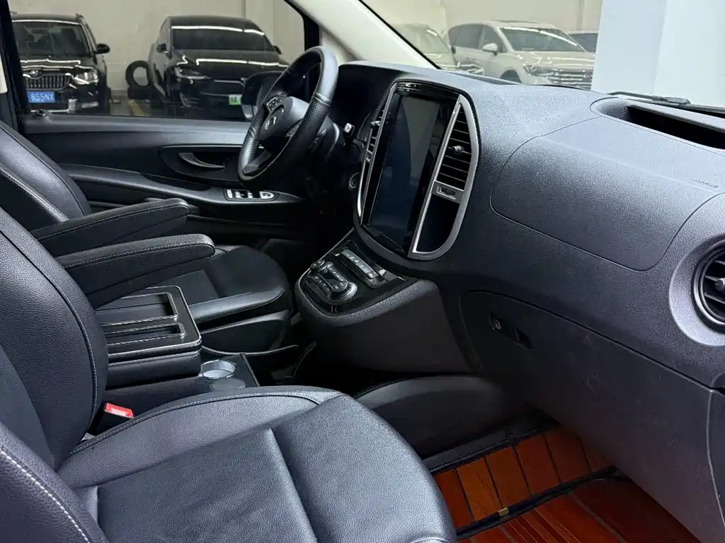 Mercedes-Benz Vito 2020 2.0T Elite 7-seater 2021 - thumbnail 7