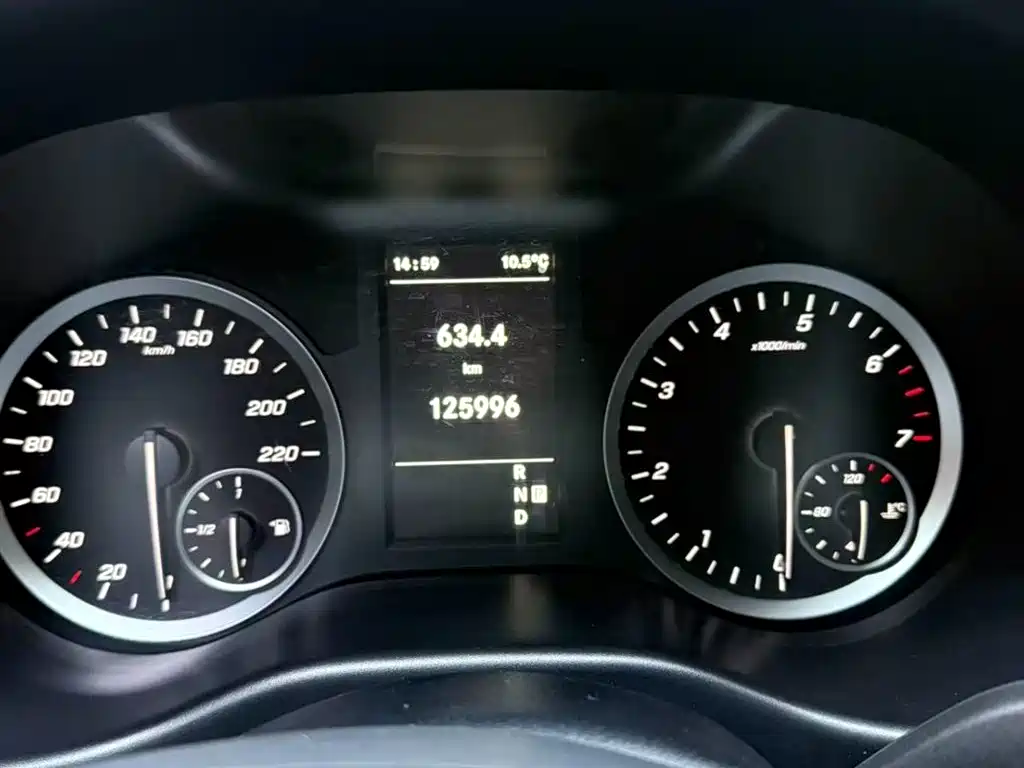 Mercedes-Benz Vito 2020 2.0T Elite 7-seater 2021 - thumbnail 11