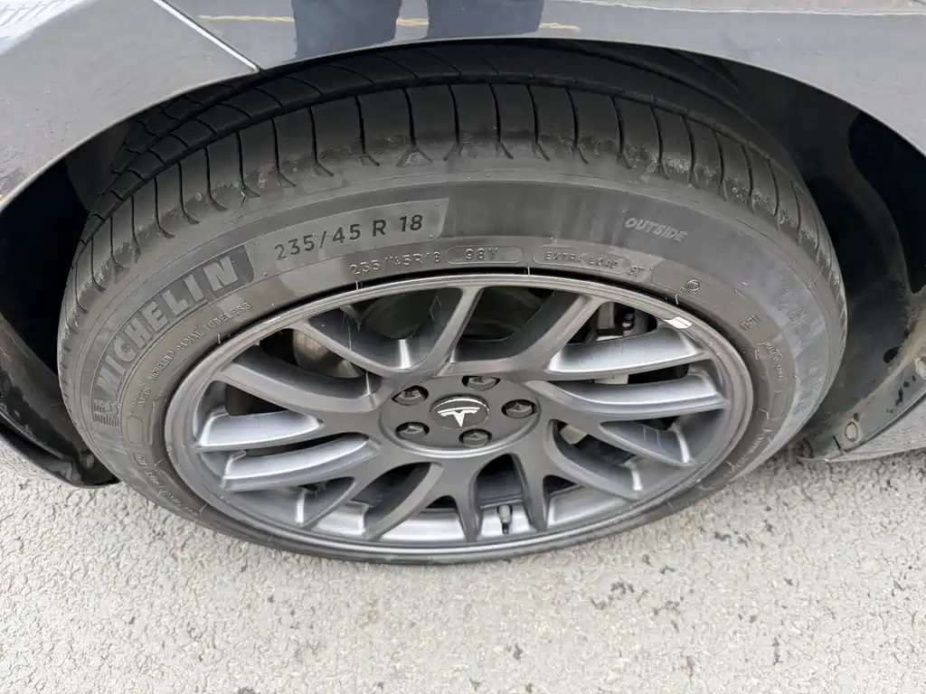 Tesla Model 3 2025 Rear-Wheel Drive 2024 - thumbnail 4