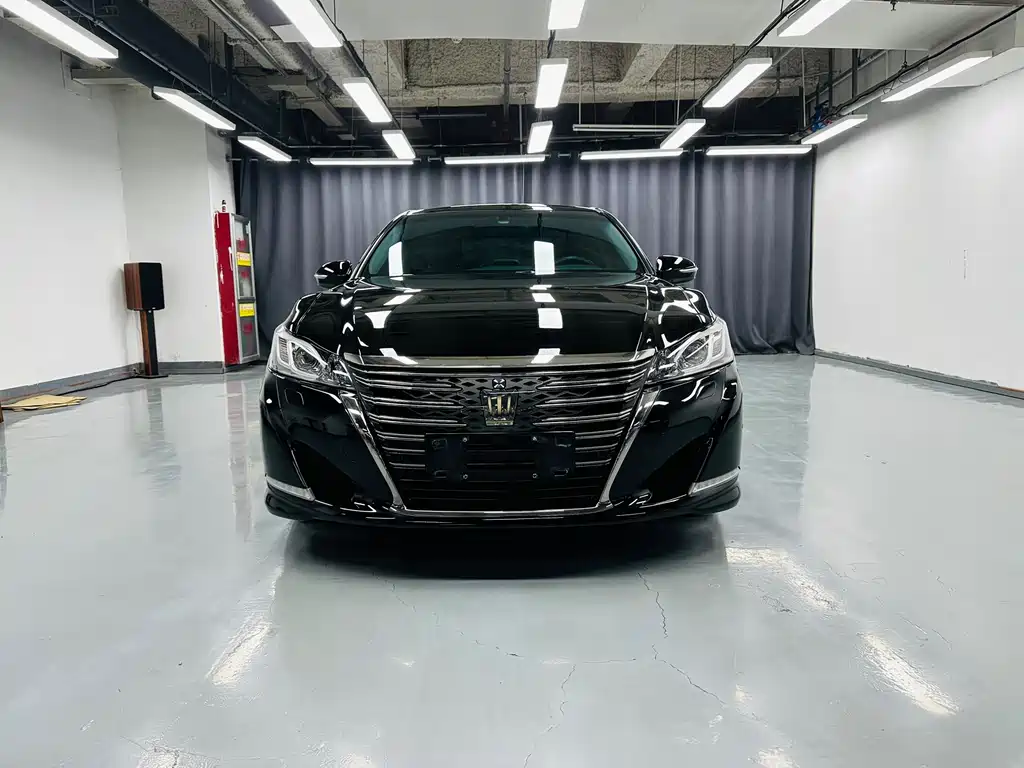 Toyota Crown 2018 2.0T Fashion Edition 2018 - thumbnail 2