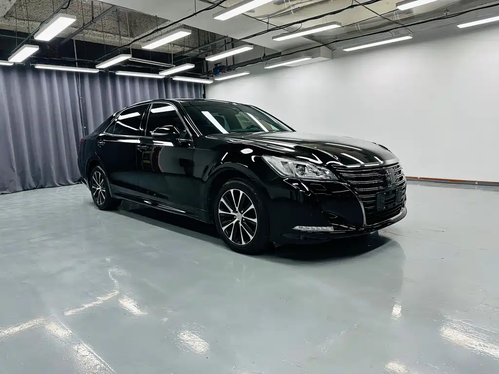 Toyota Crown 2018 2.0T Fashion Edition 2018 - thumbnail 3